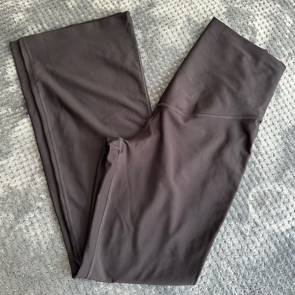 EUC! Old Navy maternity active flare leggings powersoft, extra high rise, medium
